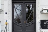 Haustür in anthrazit mit Lichtausschnitten 