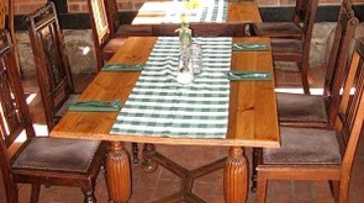 Holztisch für Gaststube