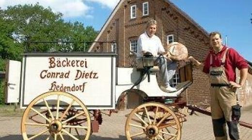Holzkutsche der Bäckerei Dietz