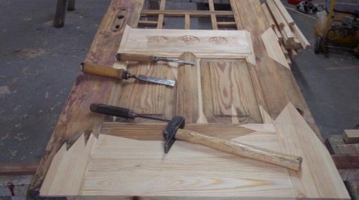 Rekonstruktion einer Holztür