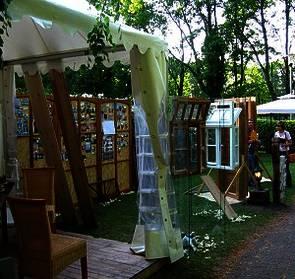 Ausstellung in Garten 
