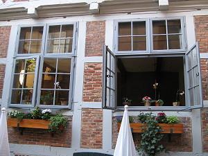 Sprossenfenster in grau bei Haus mit Denkmalschutz 