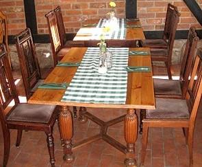 Holztisch für Gaststube