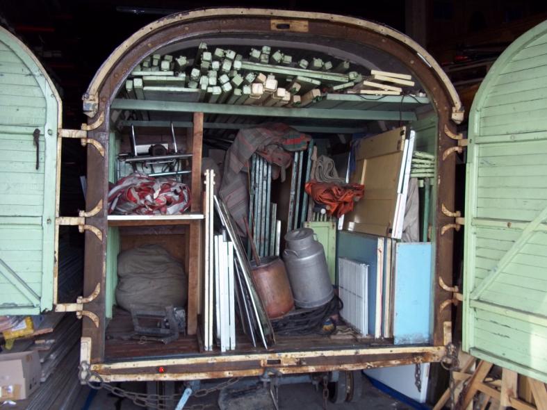 Schaustellerwagen mit Flügeltür in mint-grün 