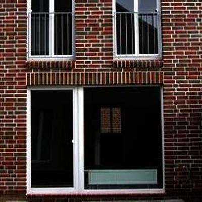 Glas-Balkontür mit breiten Glas-Seitenteil 
